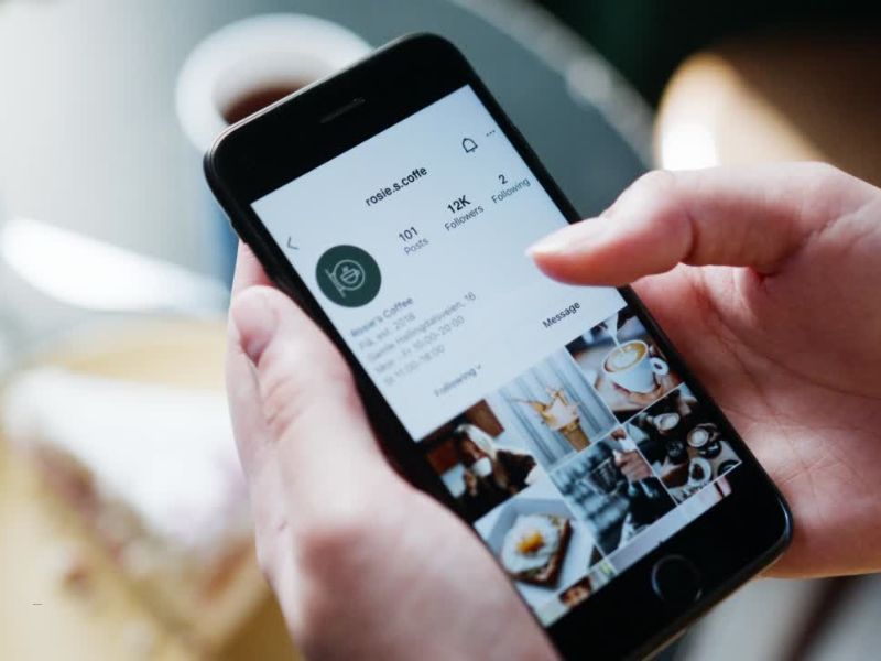 osoba lista instagram nekog kafića