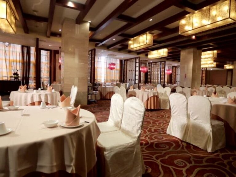 Osnovni koraci za uspešno pokretanje ugostiteljskog objekta u Srbiji: vodič za pravne obaveze, opremu i organizaciju rada